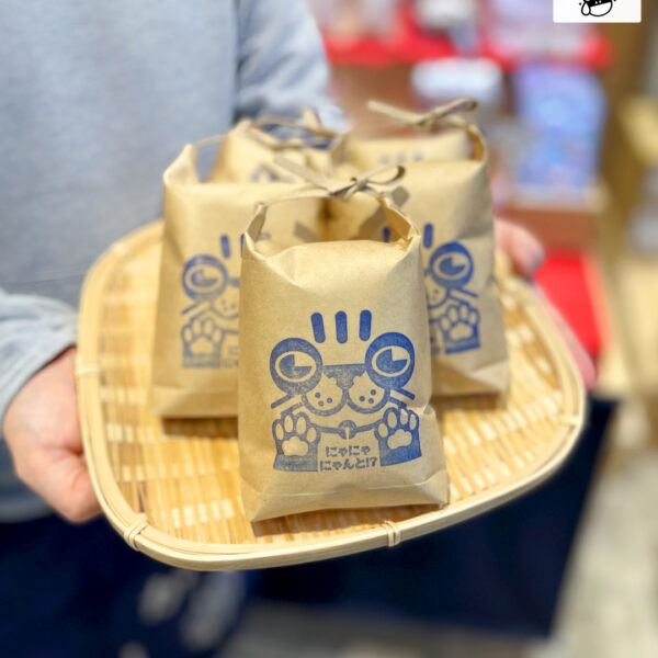 【ヤッテルラクイチ】19・猫の日2026年2月22日お菓子やグッズ-をかし楽市エキュート日暮里店-