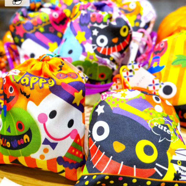 【ヤッテルラクイチ】43・ハロウィン限定巾着「ピーナッツキューブ」お菓子-をかし楽市エキュート日暮里店-